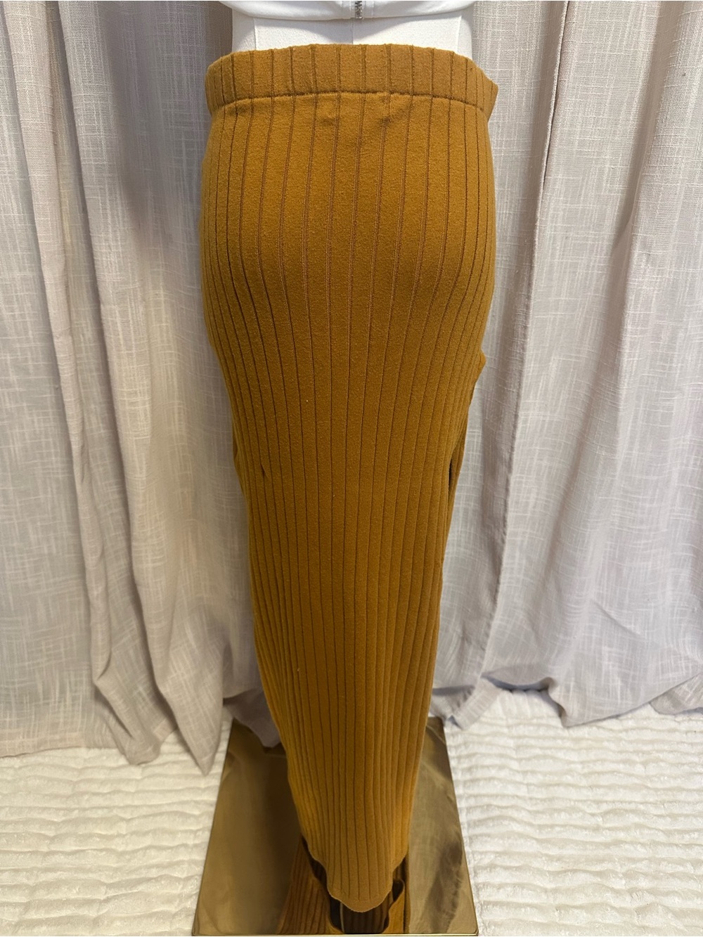 Ronny Kobo Collection Ribbed Midi Skirt with high slit - Picture 3 of 8
